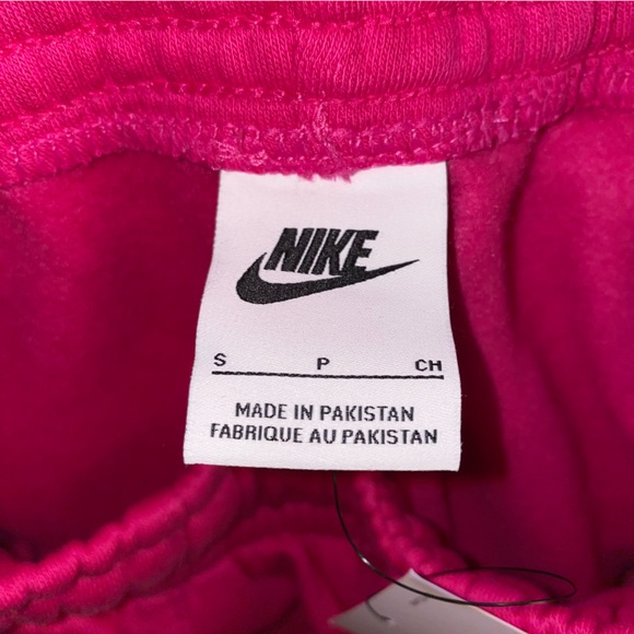 Nike Loose Fit High-Rise Pink Sweat Shorts - Picture 4 of 4